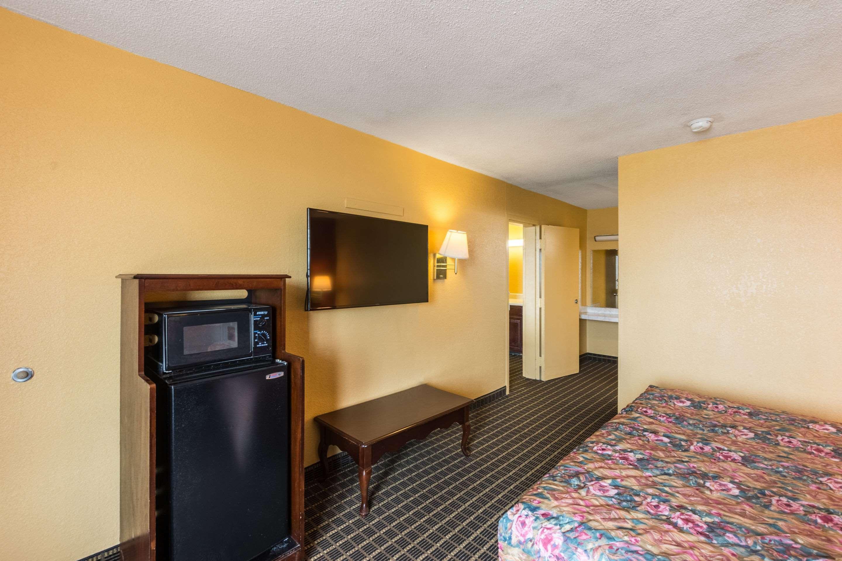Econo Lodge Inn & Suites Orangeburg Bagian luar foto