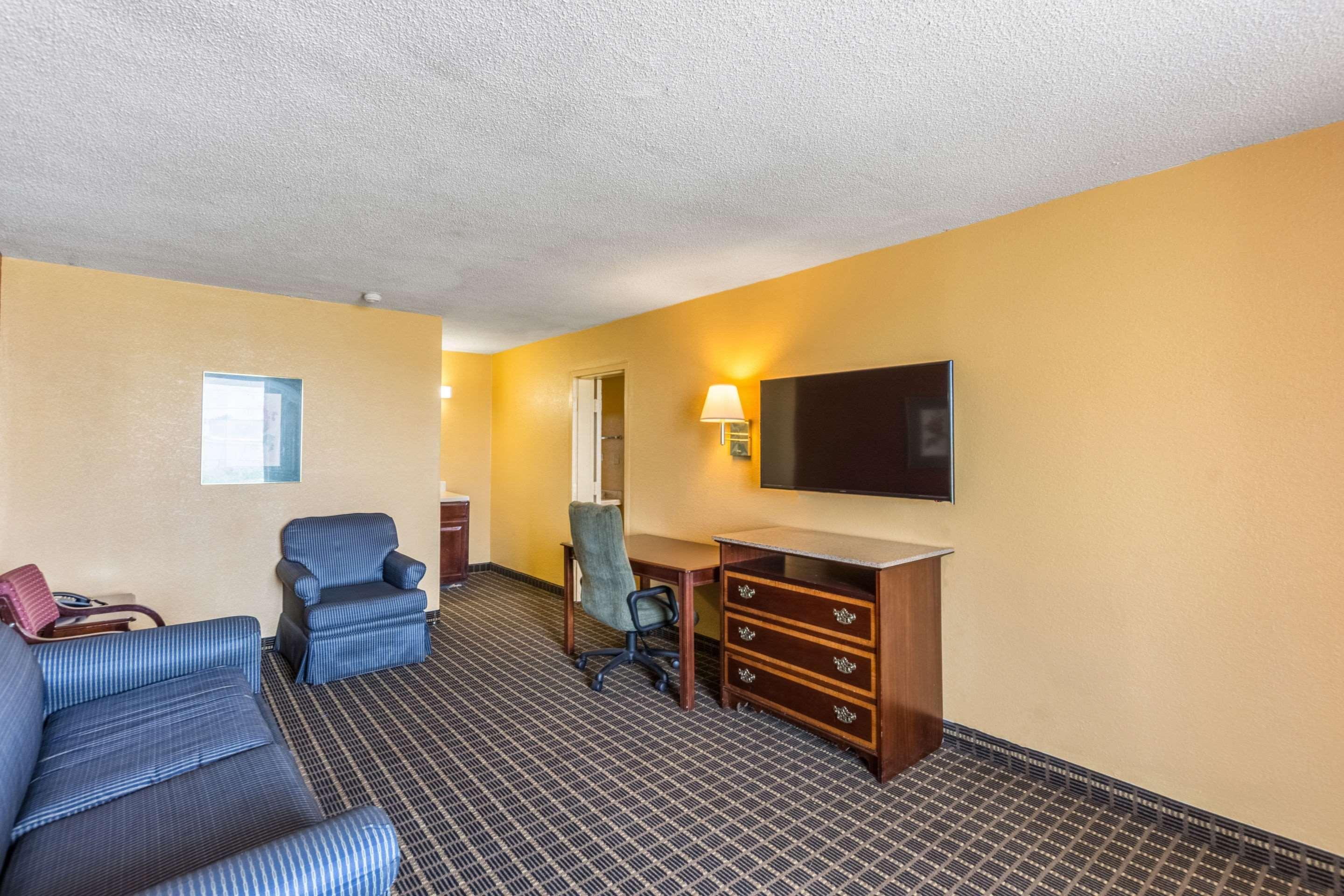 Econo Lodge Inn & Suites Orangeburg Bagian luar foto