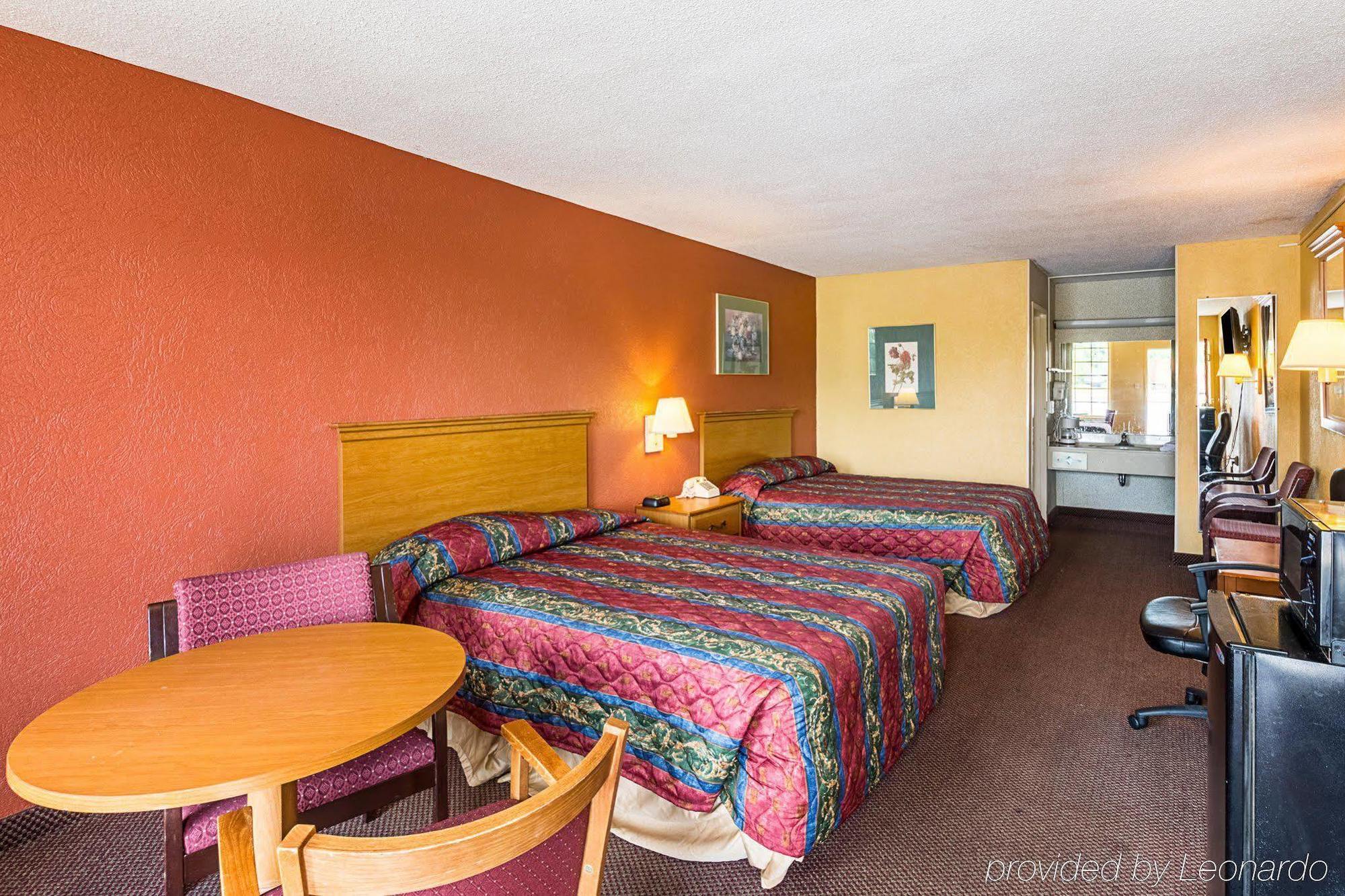 Econo Lodge Inn & Suites Orangeburg Bagian luar foto