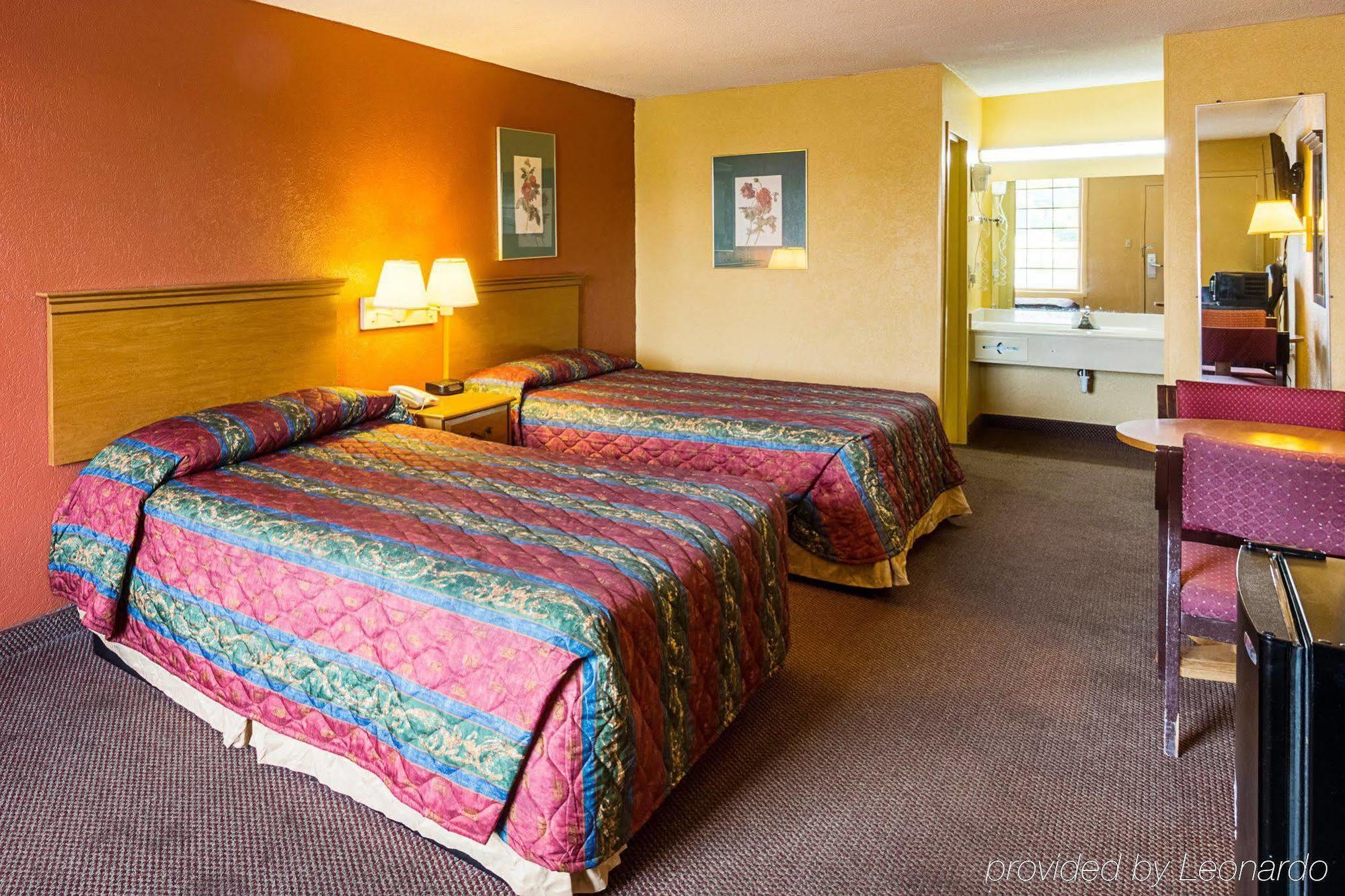 Econo Lodge Inn & Suites Orangeburg Bagian luar foto